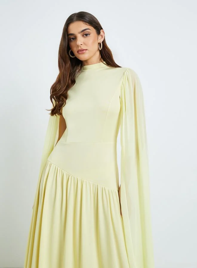 ستايلي فستان طويل نسائي بتصميم كيب وتفاصيل مزمومة